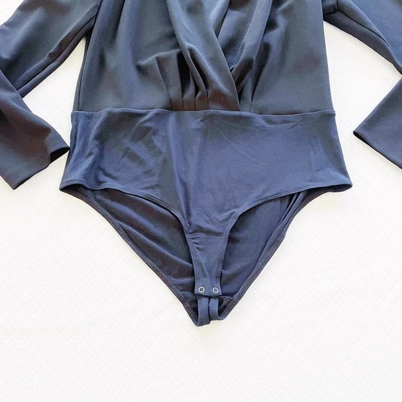 Club Monaco Black Deep V Cut Bodysuit Long Sleeve Top SZM - Picture 3 of 7